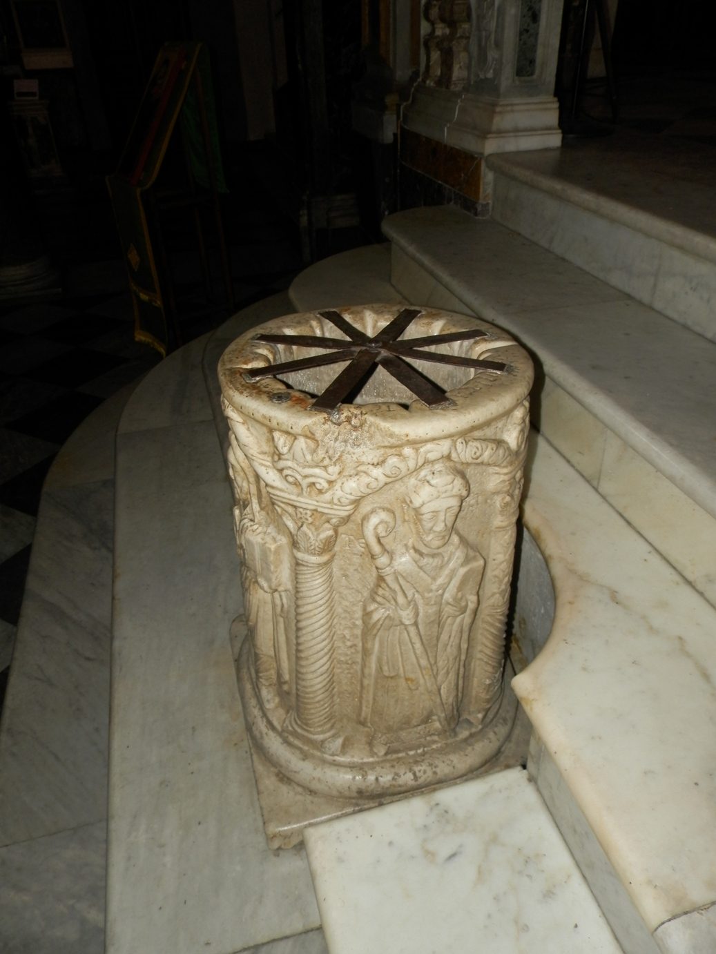 well_basilica s. Bartolomeo (1), Rome.JPG